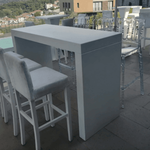Antalya kiralık beyaz U bar masası ve bar sandalyeli kokteyl masası