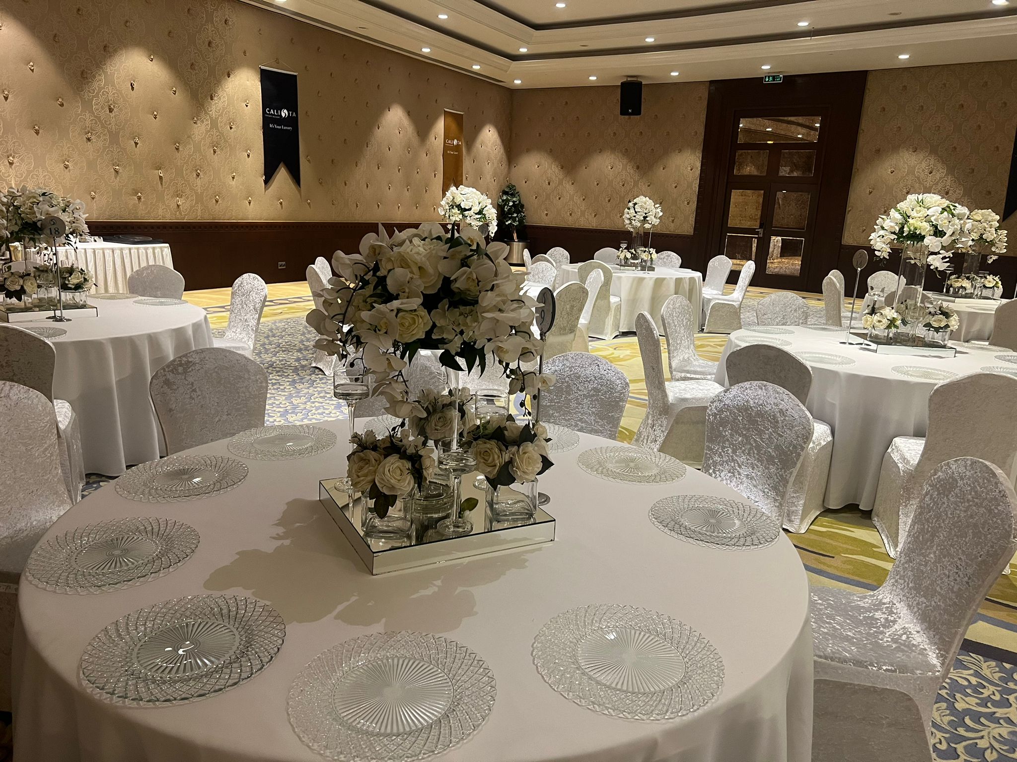Calista Luxury Resort düğün masası beyaz orkide aranjmanı - 7-70 Davet.