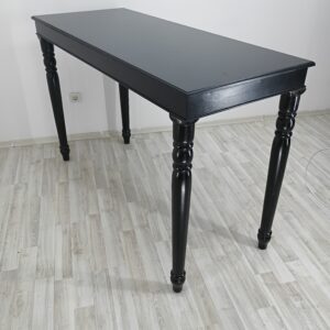 Antalya fuar ekipmanları kiralama ve kokteyl organizasyonları için torna ayaklı siyah lake masa modellerimizle tanışın. Lüks ve asil tasarım seçenekleri.