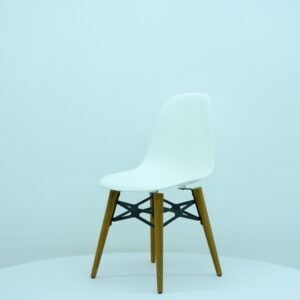 Siyah deri fuar sandalyesi metal ayaklı kurumsal etkinlik modeli