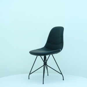 Siyah deri fuar sandalyesi kurumsal stand ve toplantı modelleri