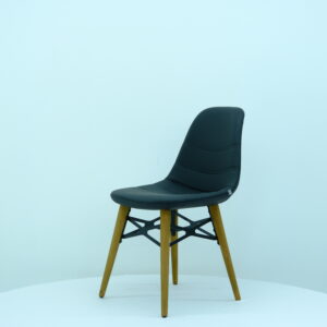 Siyah deri fuar sandalyesi kurumsal stand ve toplantı modelleri